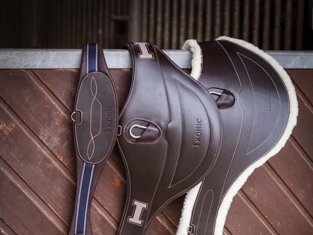 専用)乗馬　鞍カバー&amp;シルデリック腹帯50センチ黒　馬場鞍用 専用)乗馬 鞍カバー&シルデリック腹帯50センチ黒 馬場鞍用